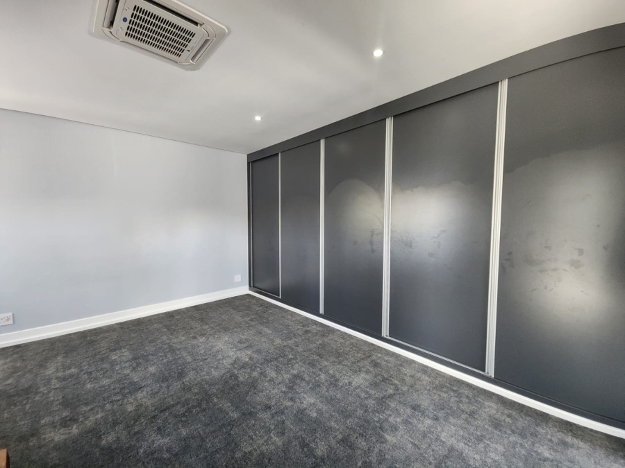 5 Bedroom Property for Sale in Somerton Estate Free State